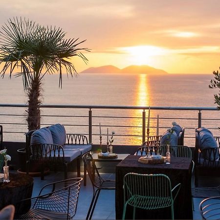 Thea Hotel Vlorë Exteriör bild
