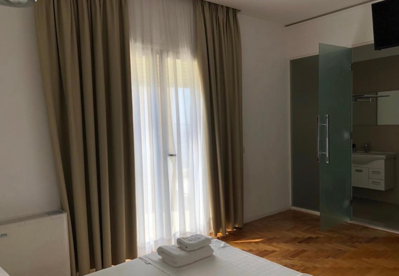 Thea Hotel Vlorë Exteriör bild