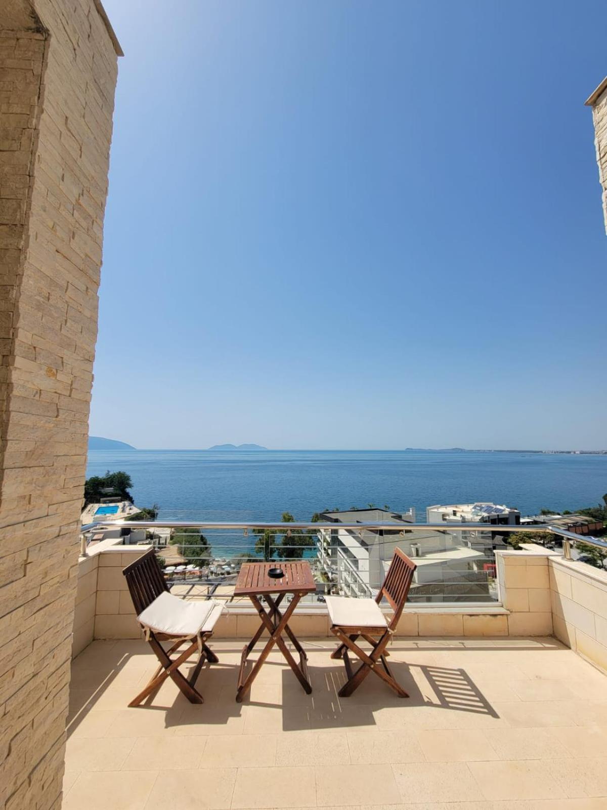 Thea Hotel Vlorë Exteriör bild