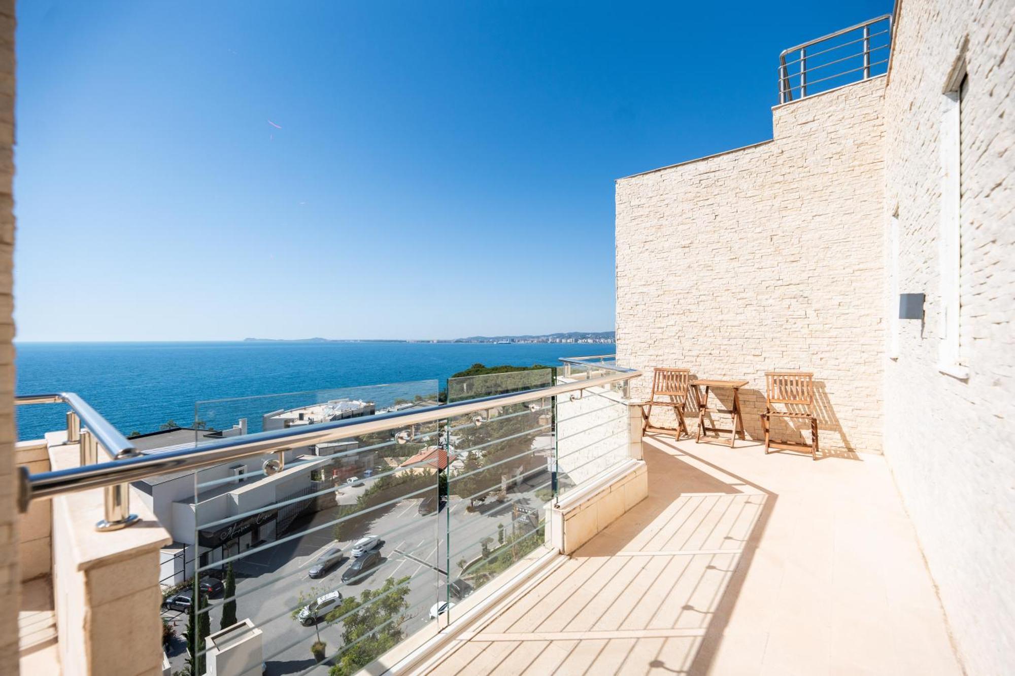 Thea Hotel Vlorë Exteriör bild