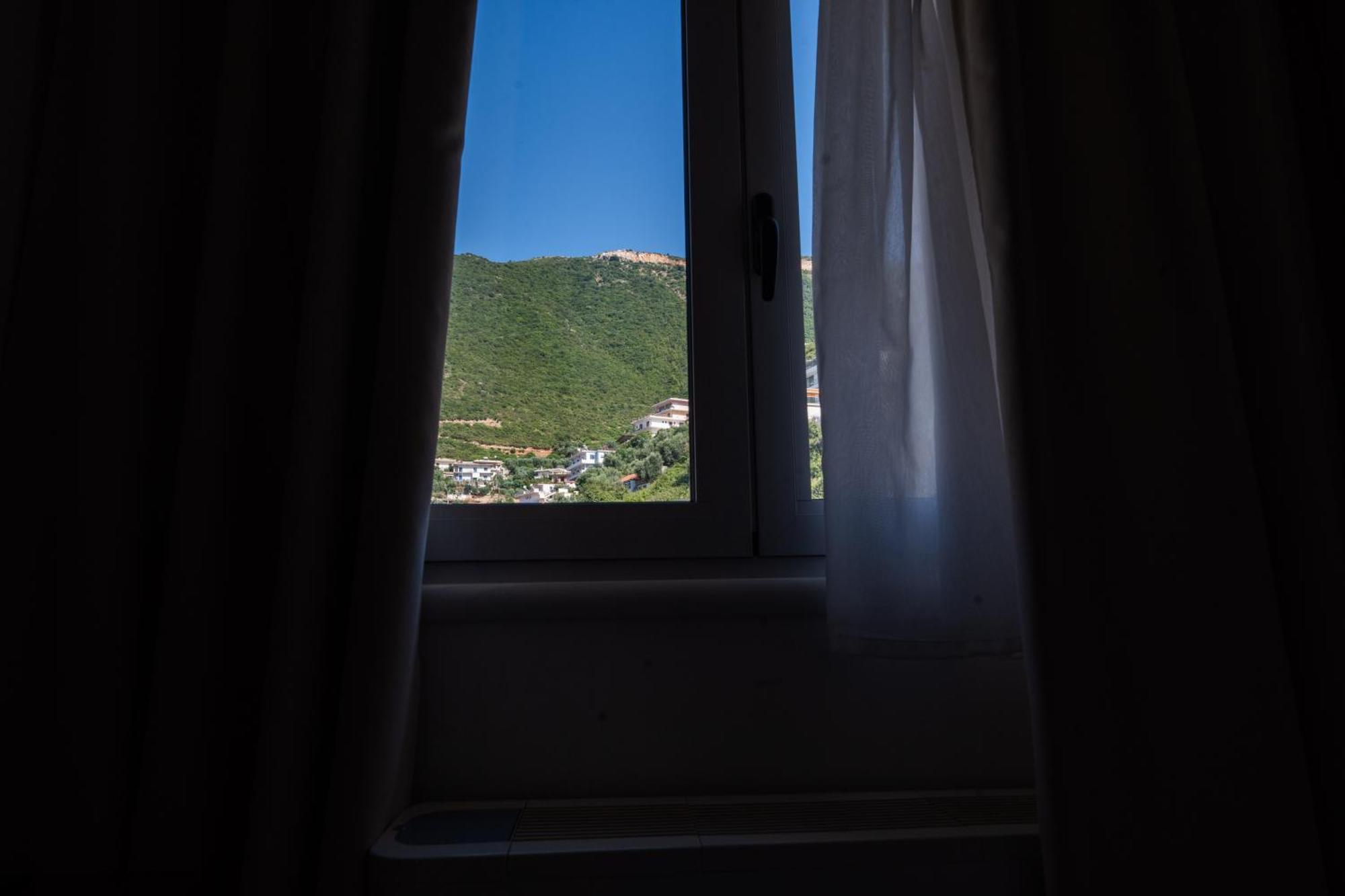 Thea Hotel Vlorë Exteriör bild